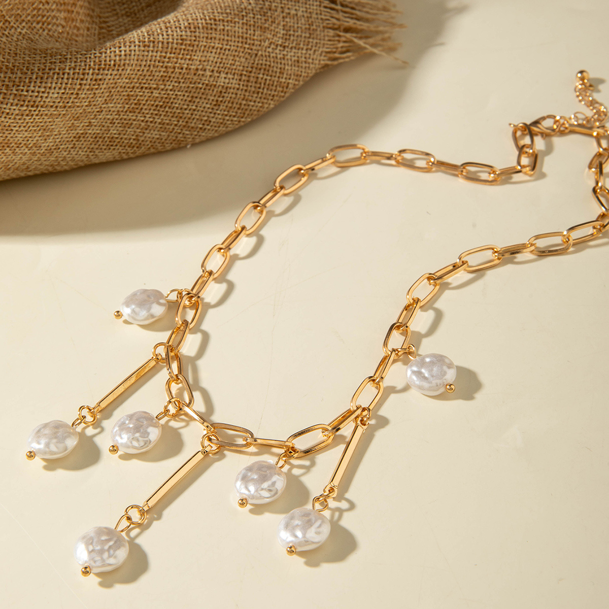 Women's Retro Imitation Pearl Pendant Necklace